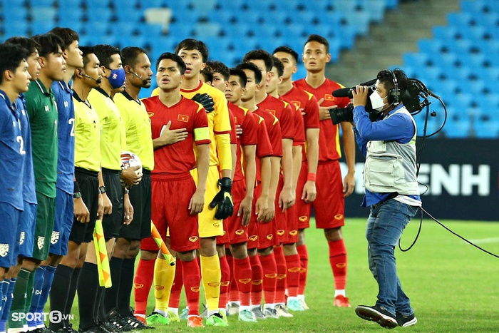 Trực tiếp U23 Việt Nam 0-0 U23 Thái Lan, chung kết U23 Đông Nam Á: Đội bạn ép sân, cột dọc cứu thua - Ảnh 7.