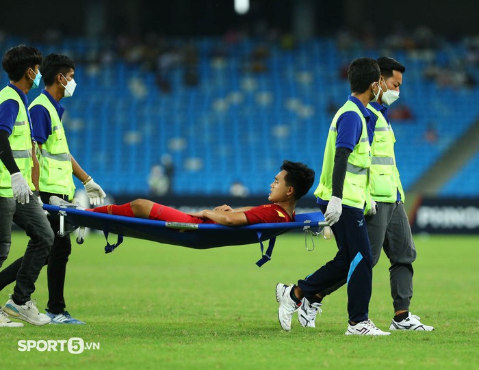 U23 Việt Nam liên tiếp gặp chấn thương nhưng vẫn kiên cường nén đau thi đấu - Ảnh 5.
