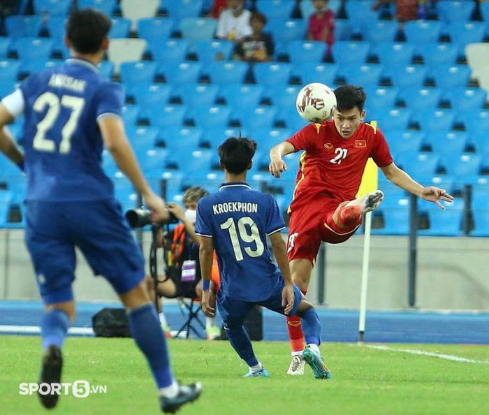 Bảo Toàn đánh đầu hạ gục thủ thành U23 Thái Lan mở tỉ cho U23 Việt Nam - Ảnh 6.