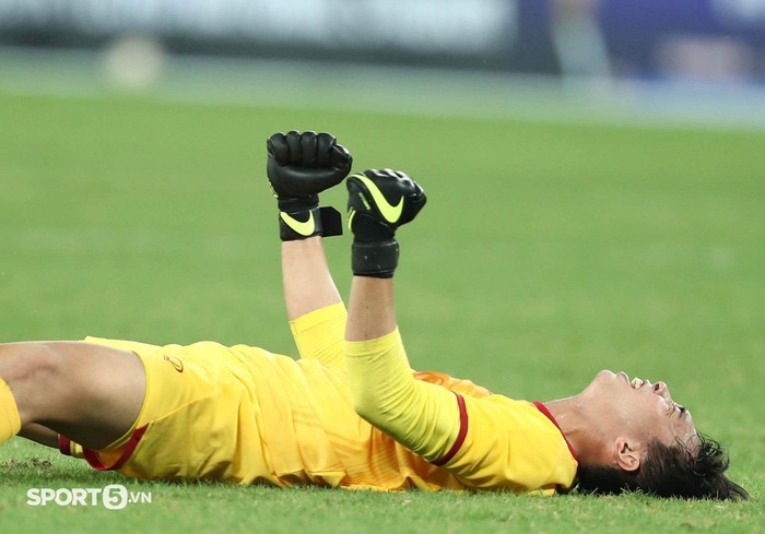 U23 Việt Nam liên tiếp gặp chấn thương nhưng vẫn kiên cường nén đau thi đấu - Ảnh 7.