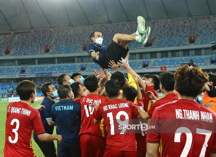 U23 Việt Nam vỡ oà cảm xúc khi giành ngôi vô địch U23 Đông Nam Á 2022 - Ảnh 2.