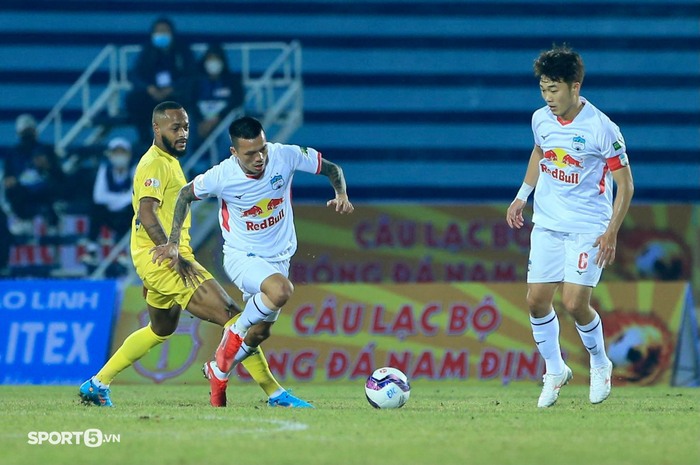 Cập nhật Nam Định 0-0 HAGL: Đội khách tạo ra nhiều cơ hội nguy hiểm - Ảnh 4.