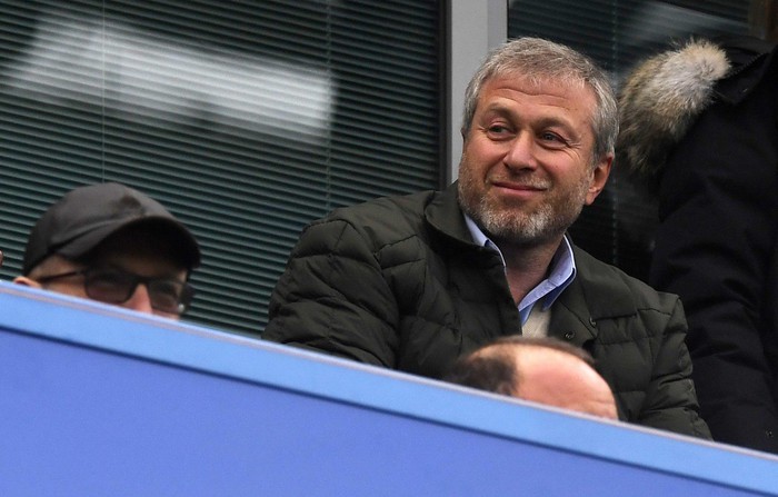 Chủ tịch Abramovich &quot;nằm không cũng dính đạn&quot;, Chelsea sắp bị bán? - Ảnh 1.