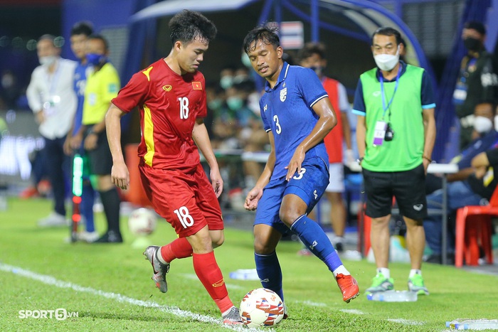 U23 Việt Nam có thêm 2 cầu thủ khỏi Covid-19 - Ảnh 1.