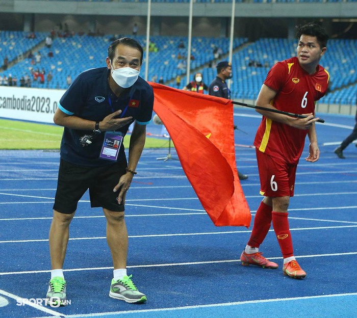 U23 Việt Nam vỡ oà cảm xúc khi giành ngôi vô địch U23 Đông Nam Á 2022 - Ảnh 12.