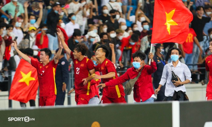 U23 Việt Nam vỡ oà cảm xúc khi giành ngôi vô địch U23 Đông Nam Á 2022 - Ảnh 11.