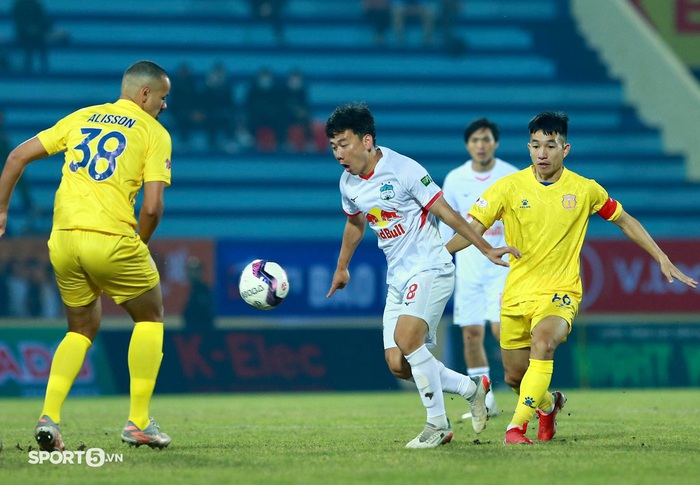Cập nhật Nam Định 0-0 HAGL: Đội khách tạo ra nhiều cơ hội nguy hiểm - Ảnh 6.