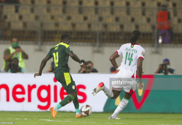 Hậu vệ Burkina Faso trượt chân như bán độ, giúp Senegal vào chung kết Cúp châu Phi - Ảnh 6.