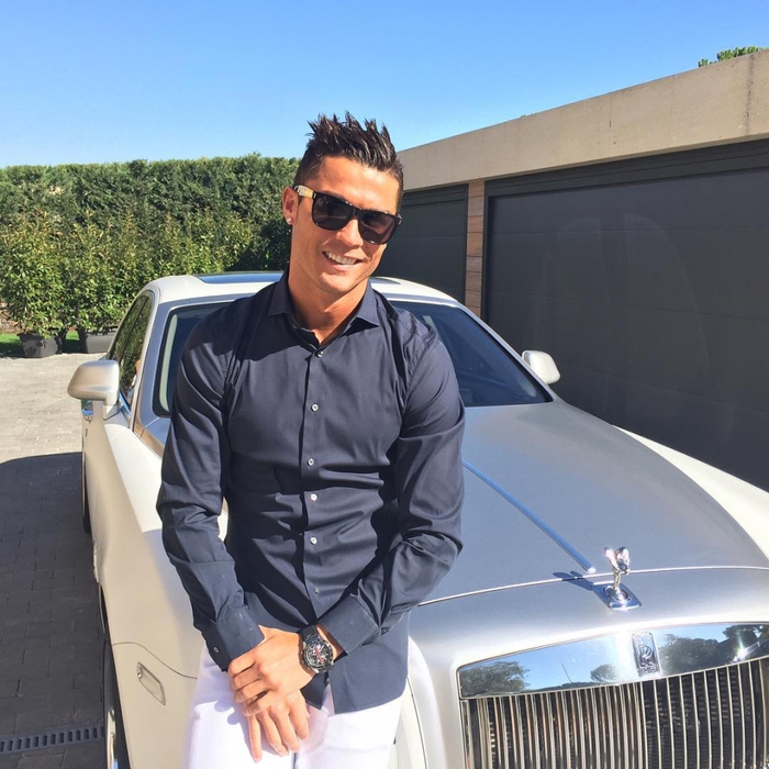 Choáng ngợp với bộ sưu tập siêu xe của Ronaldo: Mượn 1 em vi vu ngày Tết thì hết nước chấm! - Ảnh 6.