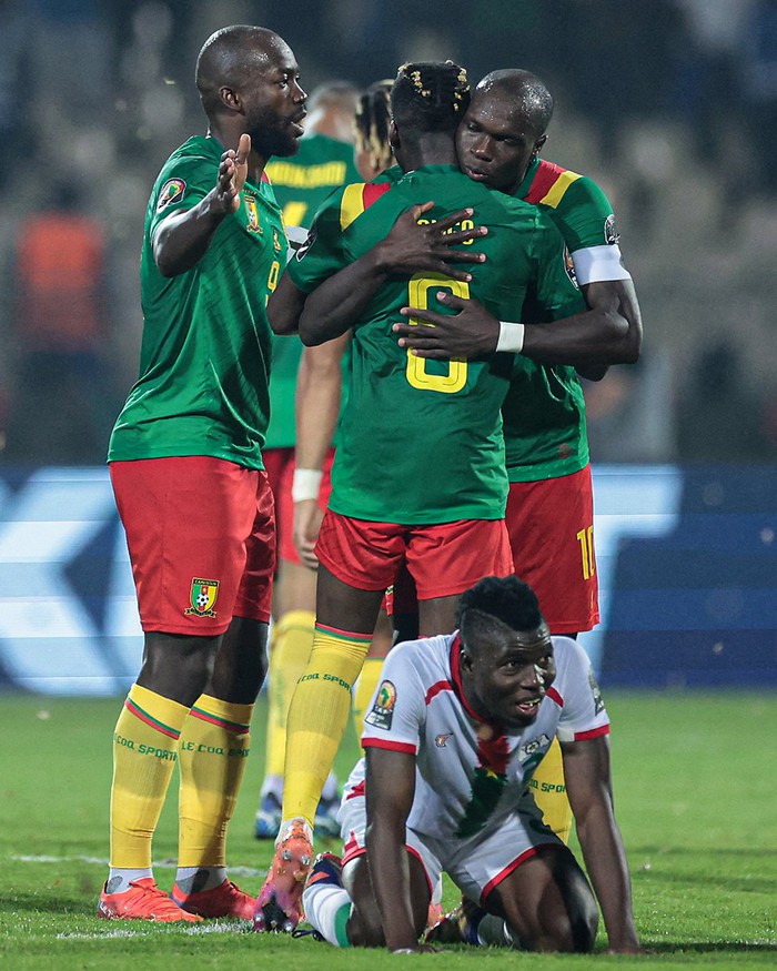 Cameroon lội ngược dòng khó tin tại Cúp châu Phi dù bị dẫn 3 bàn đến phút 70 - Ảnh 8.
