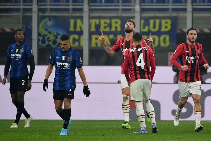 Giroud lập cú đúp, AC Milan níu chân Inter trong cuộc đua vô địch bằng chiến thắng ngược dòng - Ảnh 5.