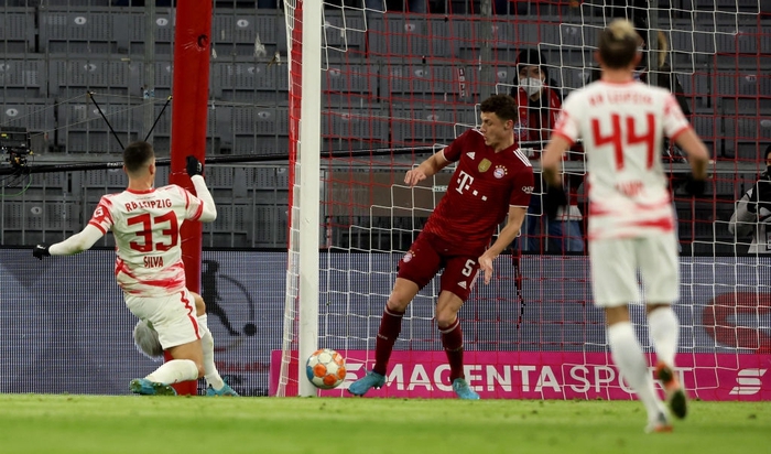 Bayern Munich xây chắc ngôi đầu Bundesliga sau màn rượt đuổi tỷ số kịch tích - Ảnh 3.