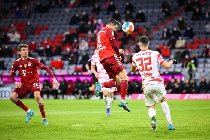 Bayern Munich xây chắc ngôi đầu Bundesliga sau màn rượt đuổi tỷ số kịch tích - Ảnh 4.