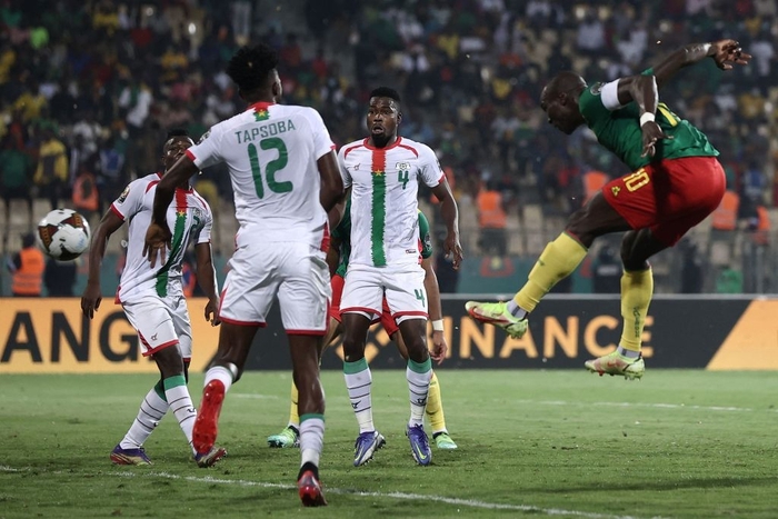 Cameroon lội ngược dòng khó tin tại Cúp châu Phi dù bị dẫn 3 bàn đến phút 70 - Ảnh 6.