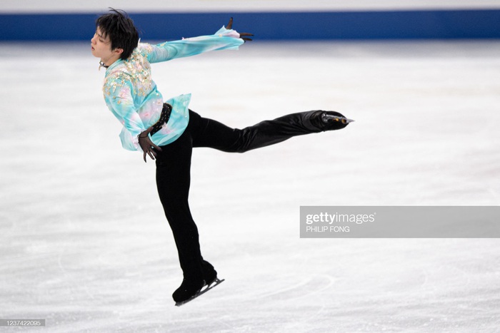 Truyền thông đổ xô đến buổi tập đầu tiên của Yuzuru Hanyu tại Olympic mùa đông 2022 - Ảnh 5.