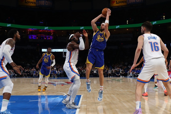 Stephen Curry tiệm cận triple-double, Golden State Warriors chạm mốc 9 trận thắng liên tiếp - Ảnh 2.