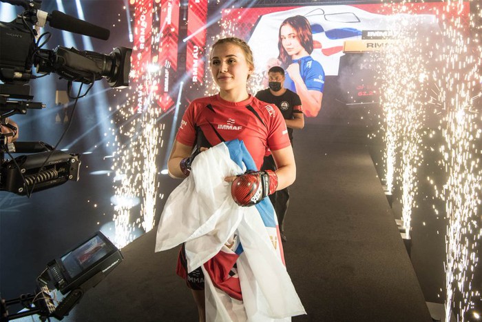 Anastasiya Karmaeva và câu chuyện về nhà vô địch thế giới bỏ TDDC để đến với MMA vì mê Conor McGregor - Ảnh 1.
