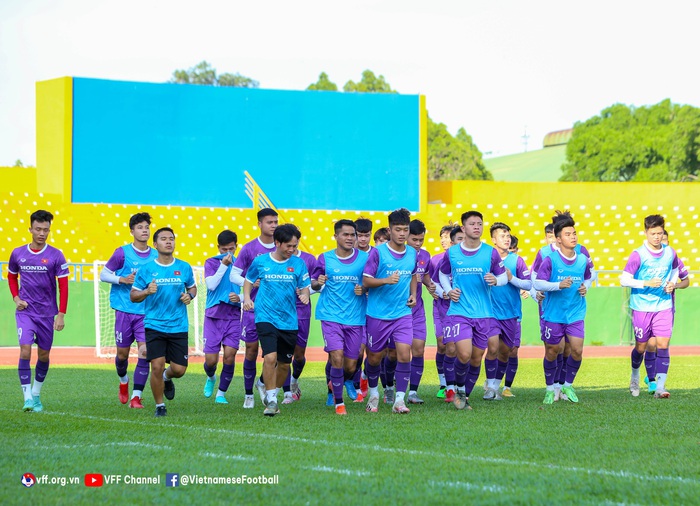Lãnh đạo LĐBĐ Việt Nam thăm hỏi động viên thầy trò HLV Đinh Thế Nam trước ngày tham dự giải U23 Đông Nam Á 2022 - Ảnh 7.