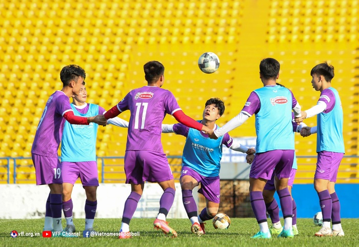 Lãnh đạo LĐBĐ Việt Nam thăm hỏi động viên thầy trò HLV Đinh Thế Nam trước ngày tham dự giải U23 Đông Nam Á 2022 - Ảnh 4.