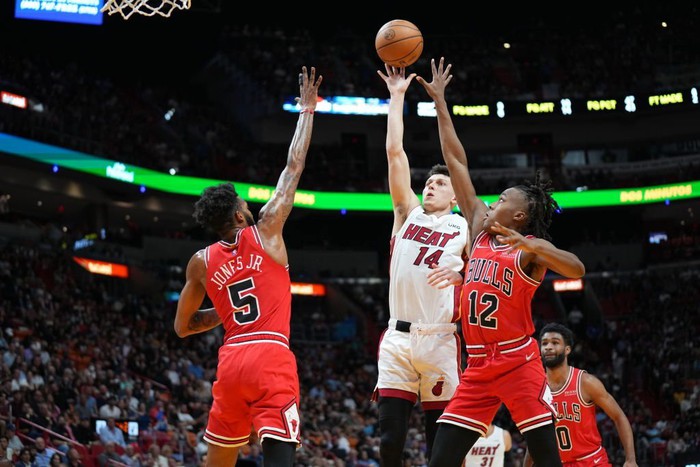 Miami Heat bóp nghẹt Chicago Bulls nhằm độc chiếm ngôi đầu miền Đông - Ảnh 1.