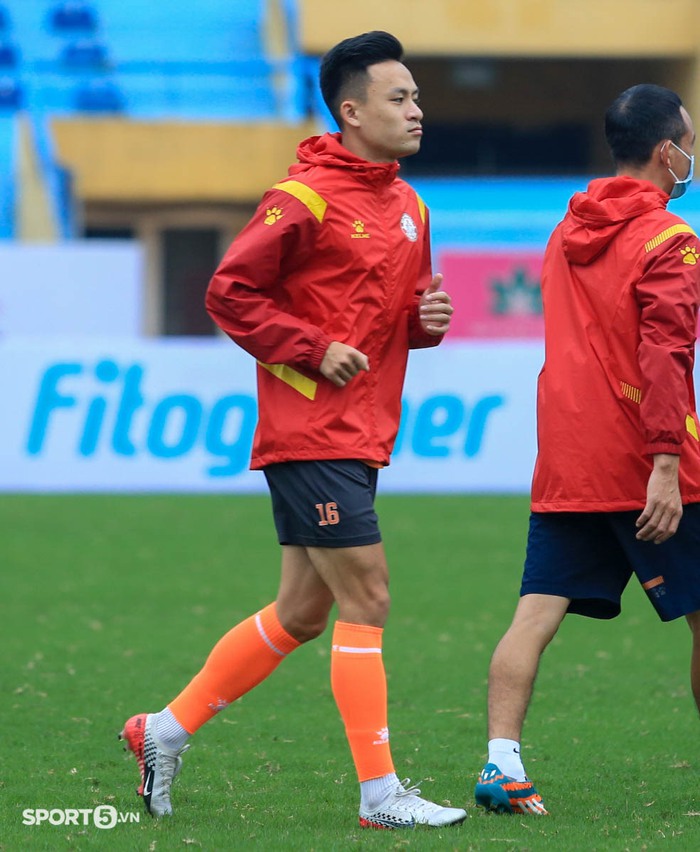 Võ Huy Toàn chấn thương, Bùi Tiến Dũng &quot;bỏ ngỏ&quot; cơ hội bắt chính trận đấu với Hà Nội FC - Ảnh 8.