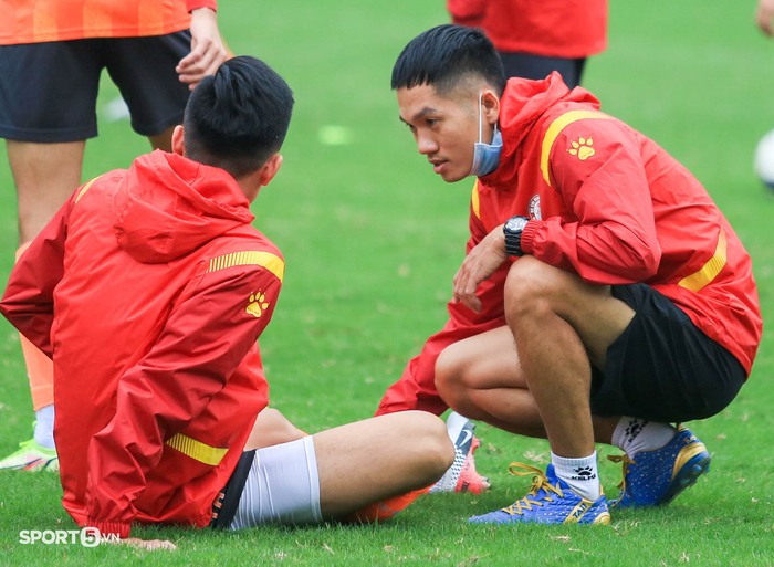 Võ Huy Toàn chấn thương, Bùi Tiến Dũng &quot;bỏ ngỏ&quot; cơ hội bắt chính trận đấu với Hà Nội FC - Ảnh 6.