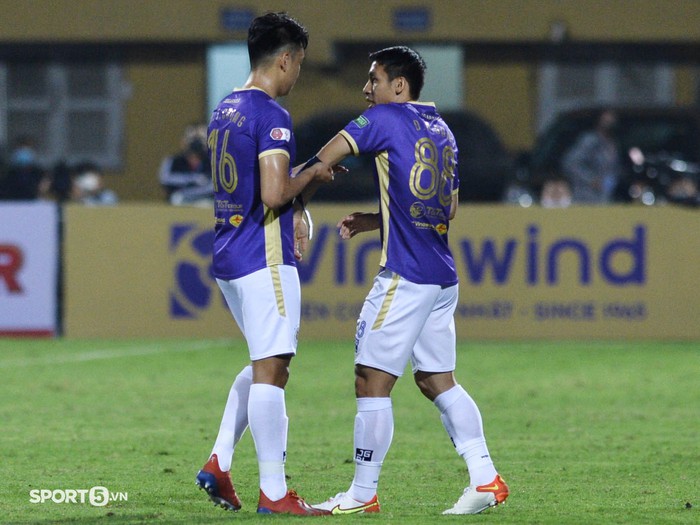 Hà Nội 0-0 TP.HCM: Văn Kiên nhận thẻ đỏ, Hà Nội FC nhạt nhoà ngày đầu ra quân tại V.League 2022 - Ảnh 1.