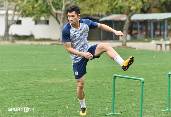 Chỉ còn 29 ngày gắn bó, Quang Hải vẫn thể hiện phong thái chuyên nghiệp trong buổi tập của CLB Hà Nội  - Ảnh 8.