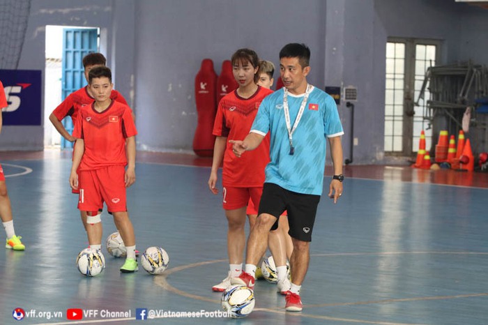  22 cầu thủ futsal nữ Việt Nam hội quân hướng đến SEA Games 31 - Ảnh 1.