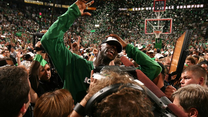 Chỉ đấu 6 năm, Kevin Garnett nhận được vinh dự treo áo đến từ Boston Celtics - Ảnh 4.