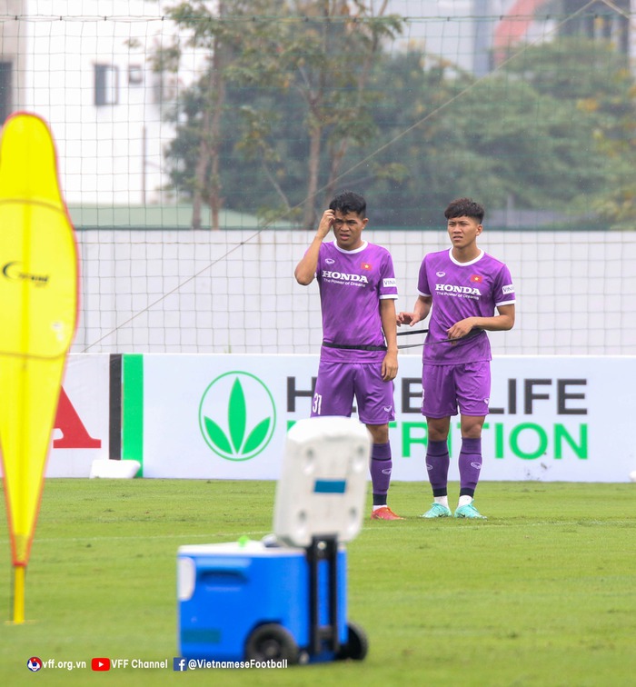 HLV Lee Young-jin vắng vì covid-19, trợ lý thể lực người Pháp quán xuyến U23 Việt Nam - Ảnh 8.
