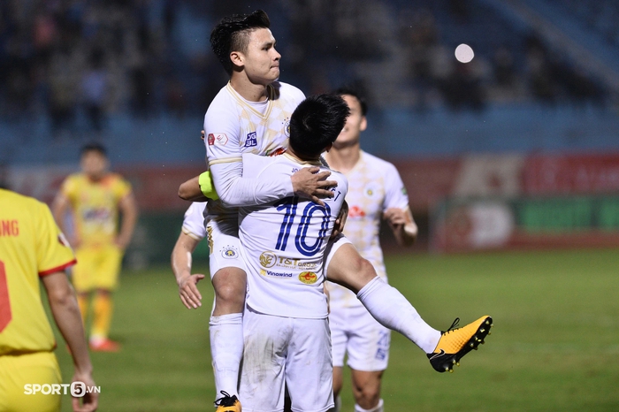 HLV Hà Nội FC: Quang Hải không thua kém gì cầu thủ Hàn Quốc - Ảnh 1.