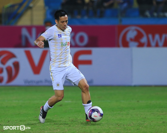 Cầu thủ Thanh Hoá nghi bị rạn xương ở trận thua Hà Nội FC - Ảnh 8.