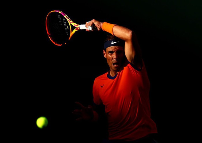 Mặc kệ &quot;Trai hư&quot; đập nát vợt, Nadal vẫn nối dài kỷ lục để vào bán kết Indian Wells - Ảnh 3.