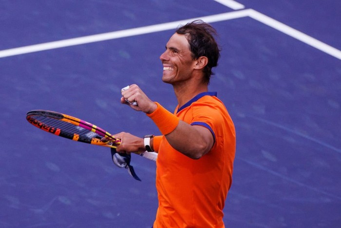 Mặc kệ &quot;Trai hư&quot; đập nát vợt, Nadal vẫn nối dài kỷ lục để vào bán kết Indian Wells - Ảnh 10.