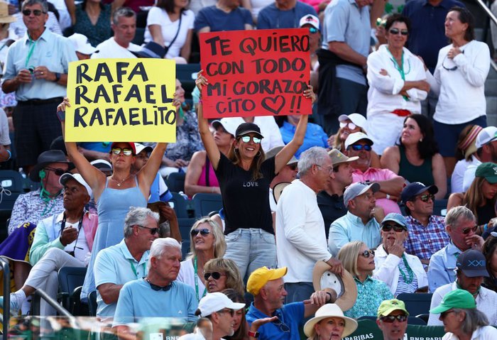 Mặc kệ &quot;Trai hư&quot; đập nát vợt, Nadal vẫn nối dài kỷ lục để vào bán kết Indian Wells - Ảnh 2.