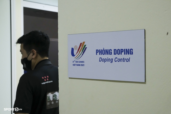 Nhà thi đấu huyện Hoài Đức nhận được sự chú ý đặc biệt từ đại diện đoàn Singapore - Ảnh 6.