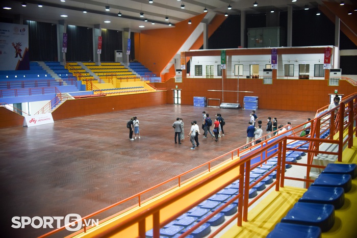 Hà Nội hoàn thiện sân bãi chuẩn bị SEA Games 31, riêng bóng rổ còn “ngổn ngang” - Ảnh 22.