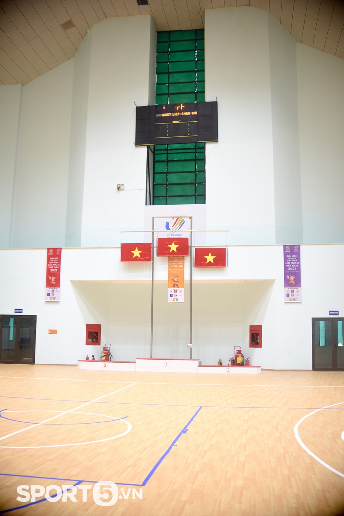 Hà Nội hoàn thiện sân bãi chuẩn bị SEA Games 31, riêng bóng rổ còn “ngổn ngang” - Ảnh 17.