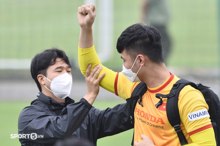 U23 Việt Nam hạ cánh tại Dubai, sẵn sàng cho đấu U23 Iraq và U23 Croatia - Ảnh 6.
