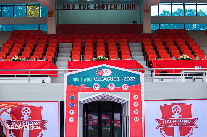 Sân vận động Lạch Tray &quot;khoác áo mới&quot; trước trận tiếp CLB Nam Định - Ảnh 8.