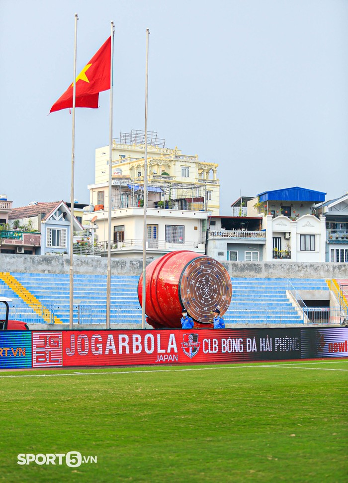 Sân vận động Lạch Tray &quot;khoác áo mới&quot; trước trận tiếp CLB Nam Định - Ảnh 6.