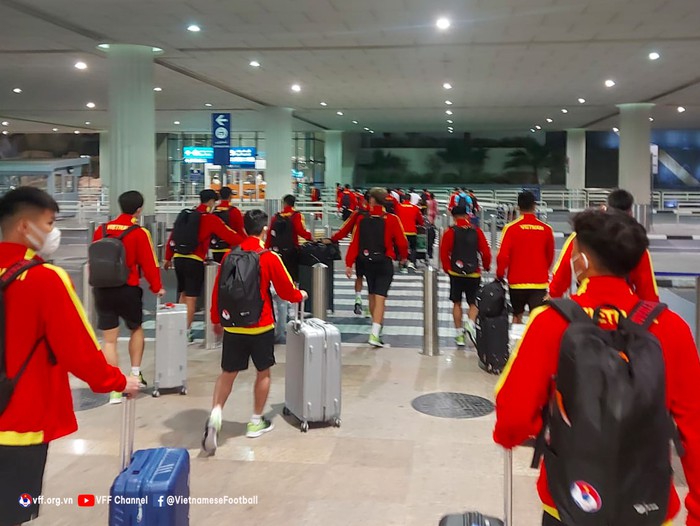 U23 Việt Nam hạ cánh tại Dubai, sẵn sàng cho đấu U23 Iraq và U23 Croatia - Ảnh 2.