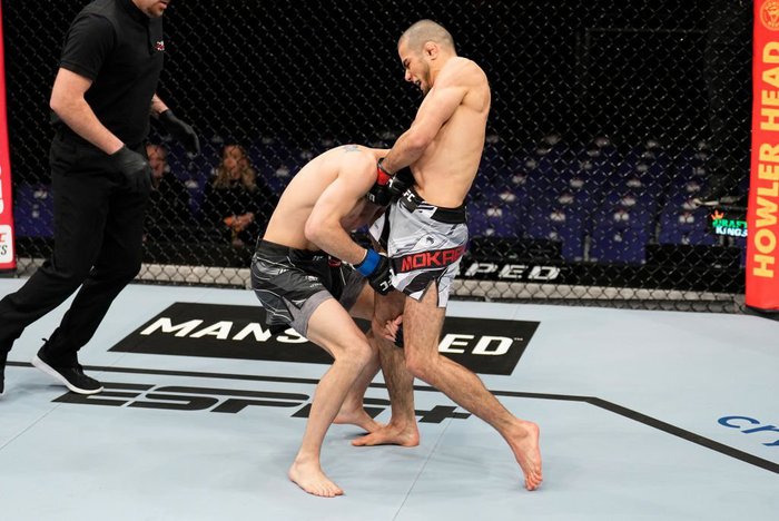 Tân binh Muhammad Mokaev giành chiến thắng hủy diệt tại UFC, nâng thành tích lên con số 29-0 - Ảnh 1.