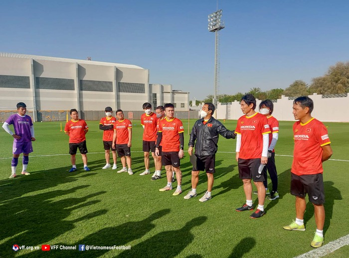 U23 Việt Nam hào hứng bước vào buổi tập đầu tiên tại UAE - Ảnh 1.