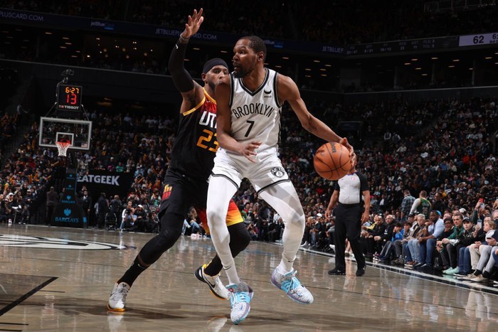 Kevin Durant tiếp tục tỏa sáng đưa Brooklyn Nets trở lại cuộc đua Playoffs - Ảnh 1.