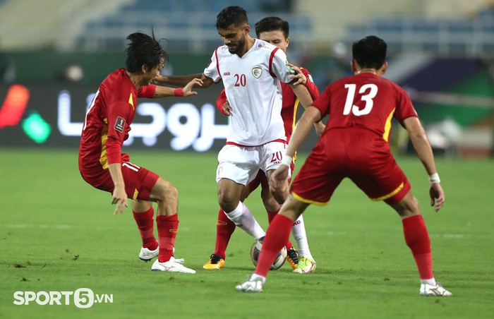 Trực tiếp Việt Nam 0-0 Oman (H1): Quang Hải nỗ lực lập siêu phẩm bất thành - Ảnh 3.