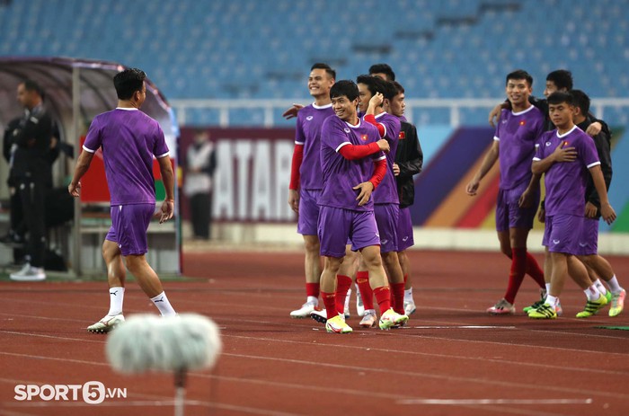 Trực tiếp Việt Nam 0-0 Oman (H1): Quang Hải nỗ lực lập siêu phẩm bất thành - Ảnh 13.