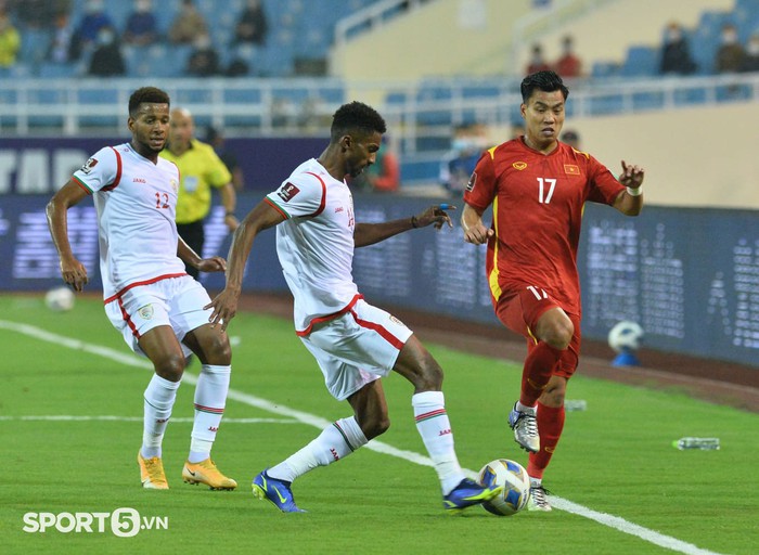 Trực tiếp Việt Nam 0-0 Oman (H1): Quang Hải nỗ lực lập siêu phẩm bất thành - Ảnh 5.