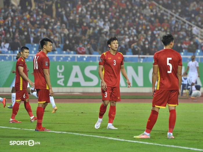 ĐT Việt Nam rơi xuống vị trí thứ 99, rơi khỏi top 100 nếu thua Nhật Bản - Ảnh 1.